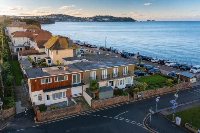 3 bed property, in Marine Parade, £325,000