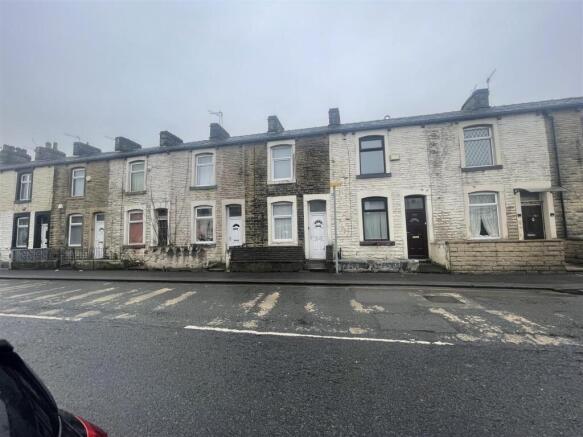 3 bed property, in Briercliffe Road, £79,950
