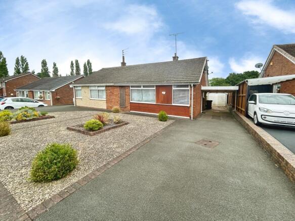 2 bed property, in Walford Road, £210,000