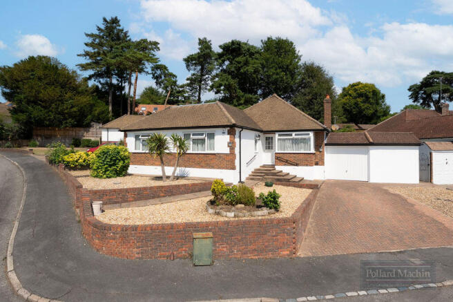3 bed property, in Lynne Close, £625,000