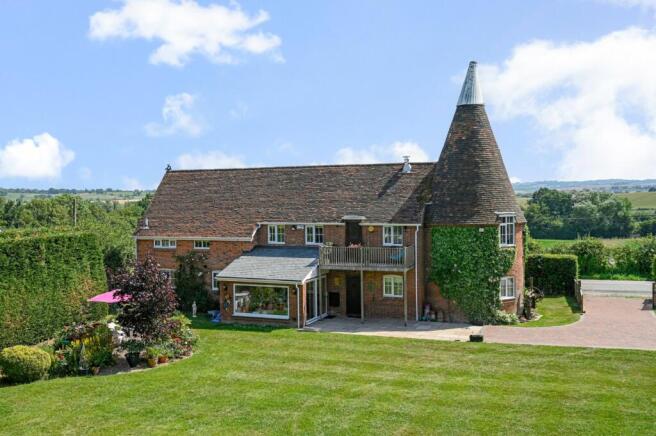 4 bed property, in Brook Street, £895,000