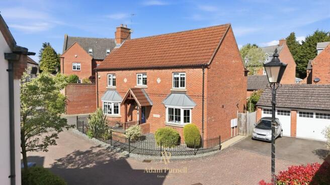4 bed property, in Bradgate Gardens, £500,000