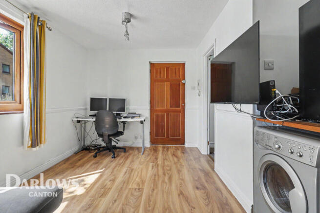Studio, in Forest View, £80,000