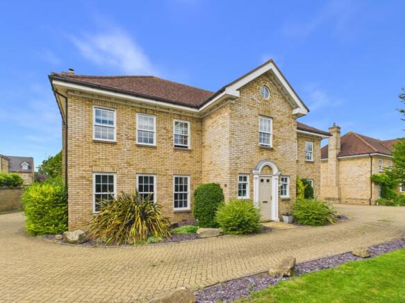 6 bed property, in Brookfield Way, £940,000