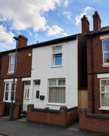 2 bed property, in Davenport Road, £155,000