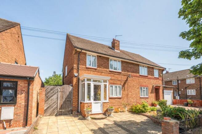 3 bed property, in Oakwood Road, £600,000