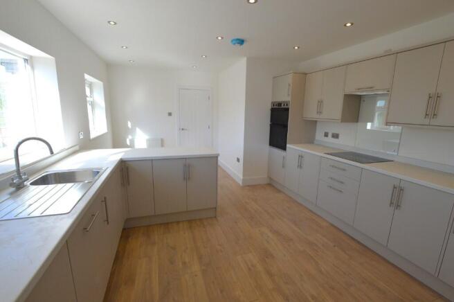 4 bed property, in Park Crescent, £485,000