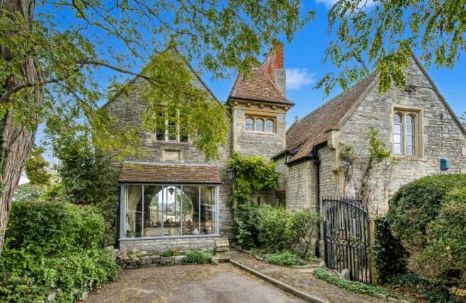 6 bed property, in Period house on outskirts of Butleigh village, £750,000