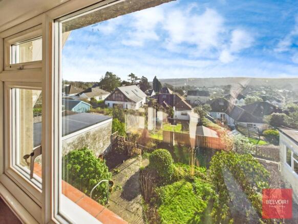 3 bed property, in Bron Y Bryn, £290,000