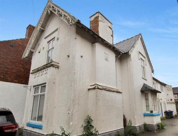 4 bed property, in Union Street, £150,000