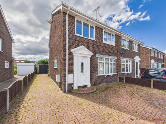 3 bed property, in Cedar Wood, £100,000