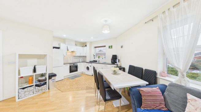 2 bed property, in Butler Close, £315,000
