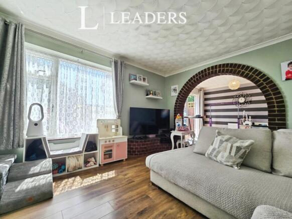 2 bed property, in The Limes, £240,000