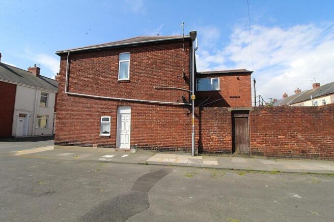 2 bed property, in Kimberley Street, £57,000