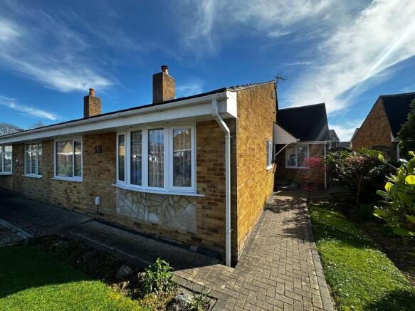 3 bed property, in Poplar Drive, £350,000