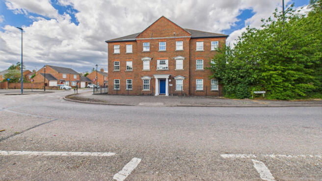 2 bed property, in The Lodge, £200,000