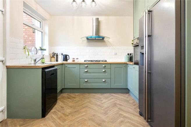 3 bed property, in High Street, £120,000