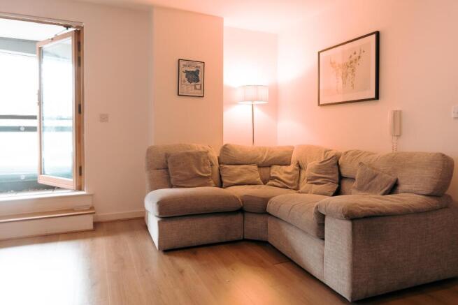 2 bed property, in Marsh Lane, £170,000