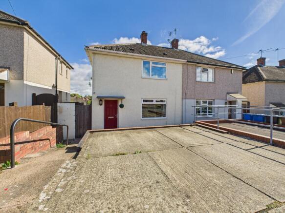 2 bed property, in Mapleton Avenue, £170,000
