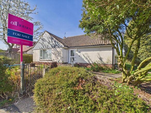 2 bed property, in Furze Close, £300,000