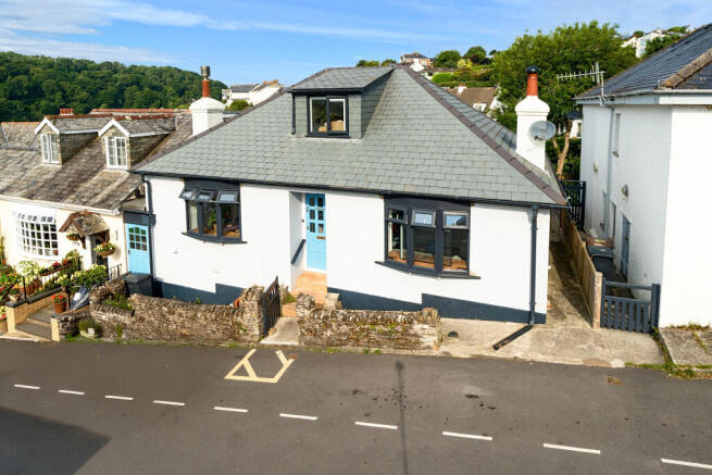 3 bed property, in Newton Hill, £550,000