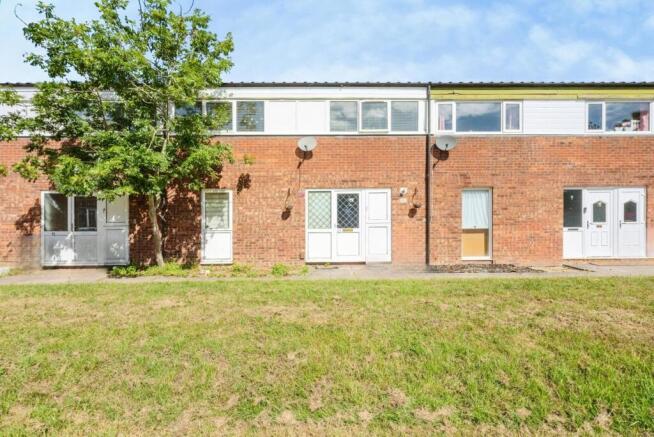 4 bed property, in Horners Croft, £270,000