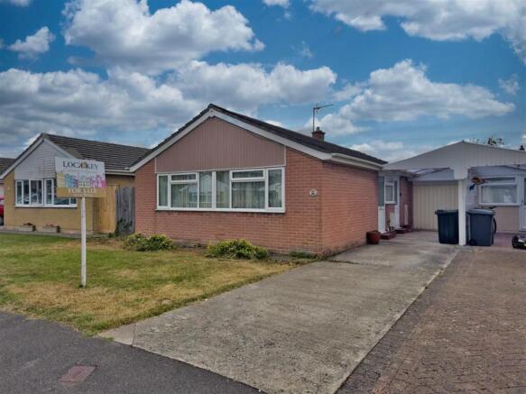 3 bed property, in Longford Road, £315,000
