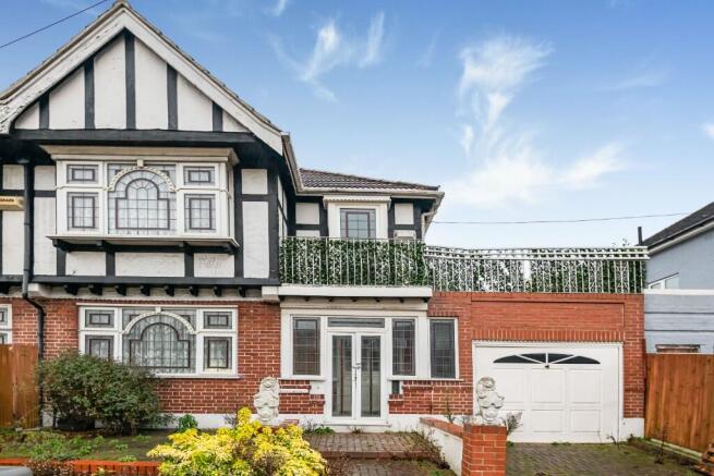 4 bed property, in Watford Road, £725,000