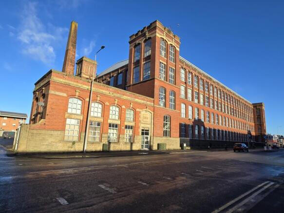 1 bed property, in Centenary Mill Court, £40,000