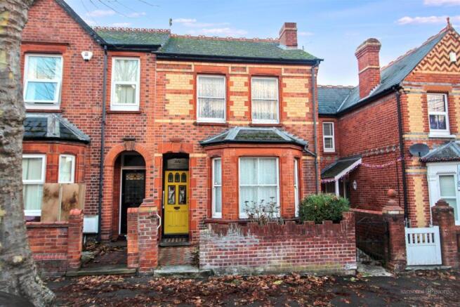 4 bed property, in Wantage Road, £425,000