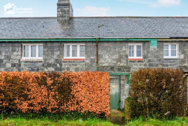 2 bed property, in Railway Cottages, £140,000