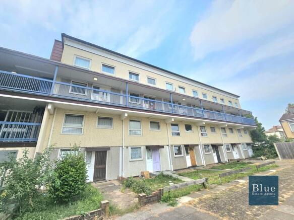 2 bed property, in Redwood Estate, £215,000