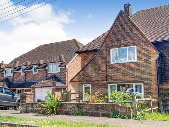 3 bed property, in Hawkswood Drive, £290,000