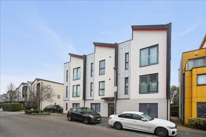 1 bed property, in Peakes House, £240,000