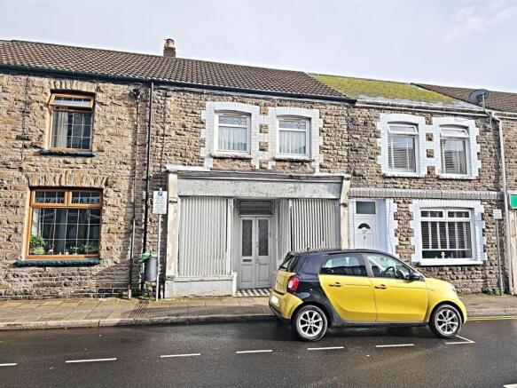 4 bed property, in Robert Street, £115,000