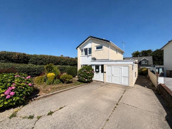 3 bed property, in Bevelin Hall, £350,000