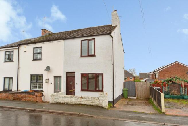 2 bed property, in Ship Street, £270,000