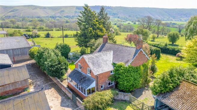 4 bed property, in Asterton, £425,000