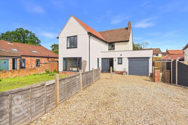 4 bed property, in Yarmouth Road, £455,000