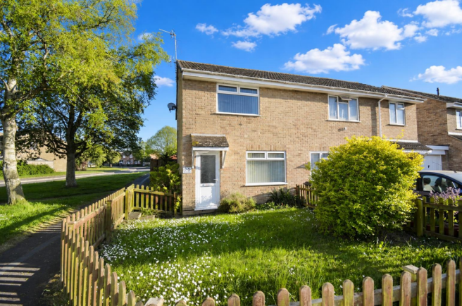 2 bed property, in Irene Close, £195,000