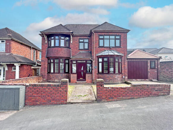 5 bed property, in Vicarage Road, £350,000