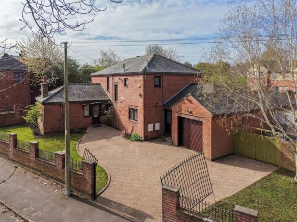 4 bed property, in Cary Road, £400,000