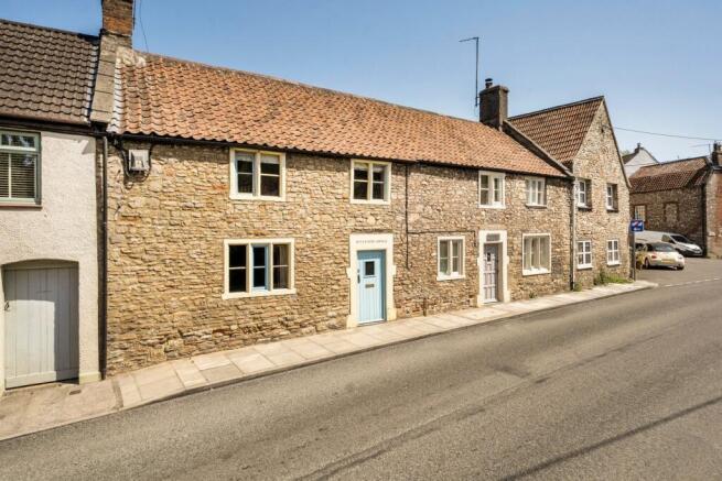 3 bed property, in Long Street, £325,000