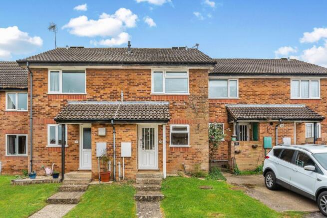 2 bed property, in Troika Close, £240,000