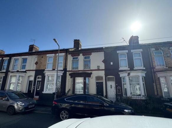 2 bed property, in 90 Beatrice Street, £70,000