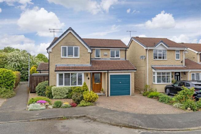 4 bed property, in Westfield Gardens, £375,000