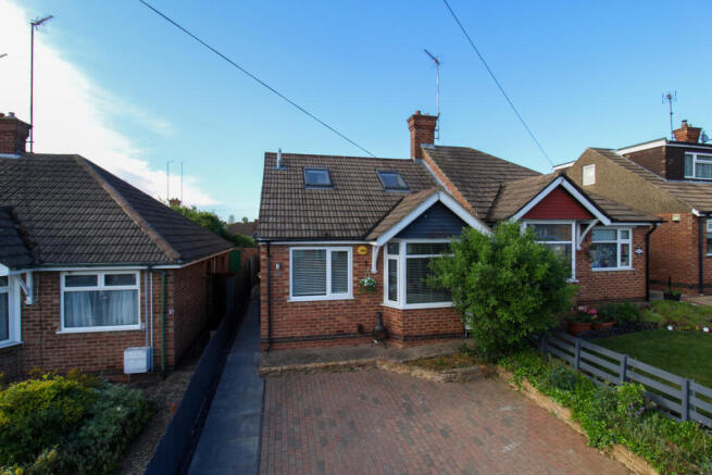 3 bed property, in Cameron Crescent, £270,000