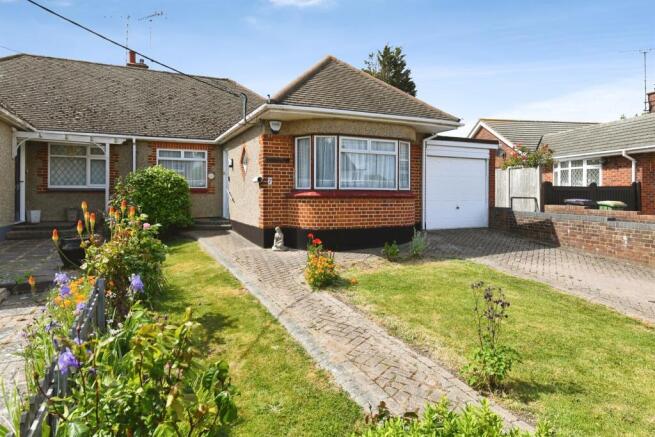 3 bed property, in Albany Road, £375,000