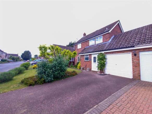 3 bed property, in Pilgrims Way, £250,000