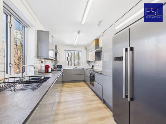 8 bed property, in Newly Refurbished Turnkey Investment, £550,000